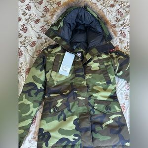 New with tags, purchased as gift but didn’t fit!